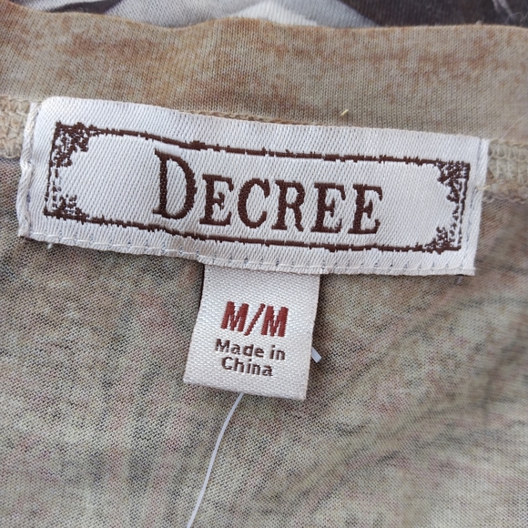 Tan Paisley Tshirt - Picture 3 of 6